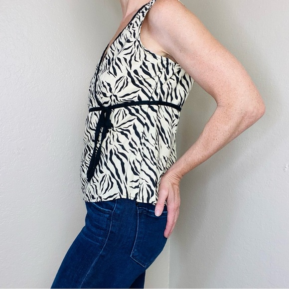 Retro Carlie’s Court Linen Ivory Zebra Floral Printed Tank Top - Picture 3 of 6